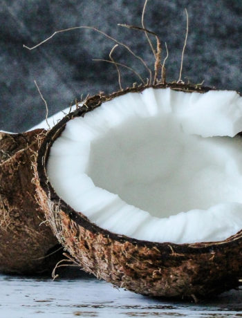 5 nutritional benefits of eating coconuts